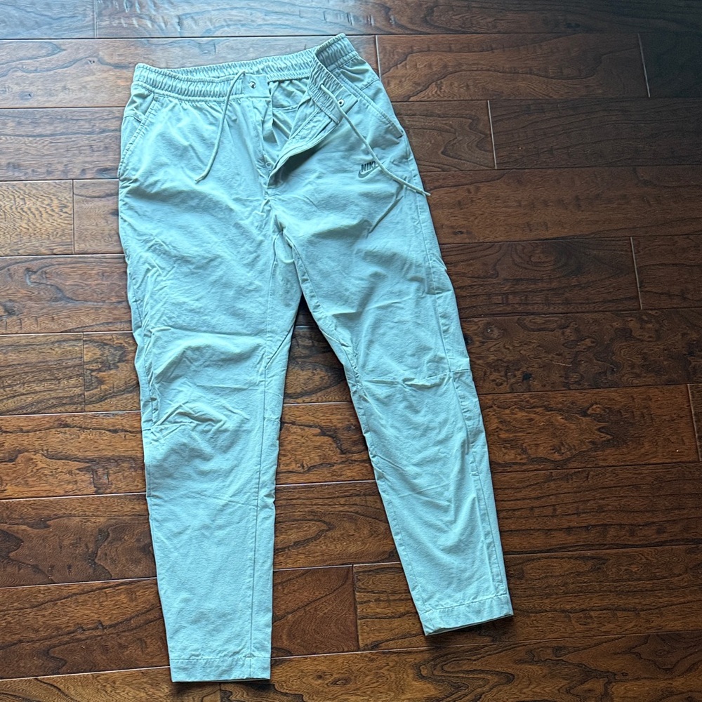 Nike Men's Cargo Pants in Light Smoke Grey Size Small